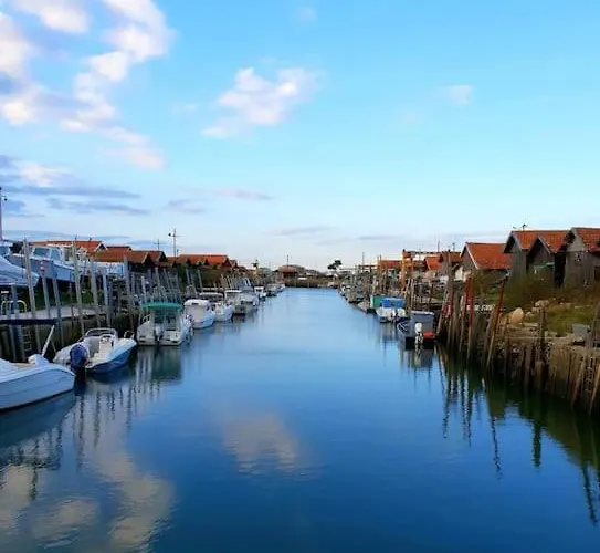 Les Pieds Dans L'eau, Plage Peirere *
