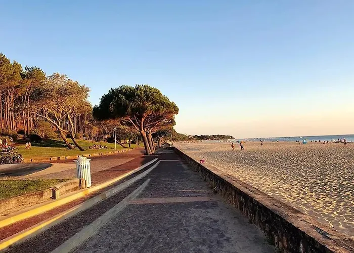 Les Pieds Dans L'eau, Plage Peirere