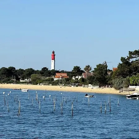 Les Pieds Dans L'eau, Plage Peirere *