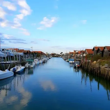 Les Pieds Dans L'eau, Plage Peirere *