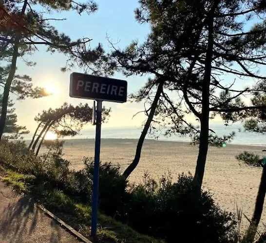 Les Pieds Dans L'eau, Plage Peirere
