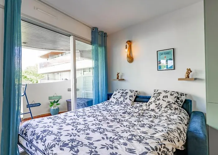 Les Pieds Dans L'eau, Plage Peirere *