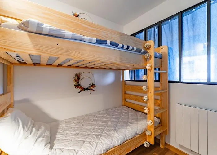 Les Pieds Dans L'eau, Plage Peirere *