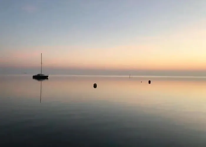 Les Pieds Dans L'eau, Plage Peirere アパート